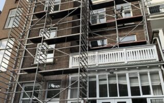 Gevelrenovatie in Rotterdam met een knipvoeg.