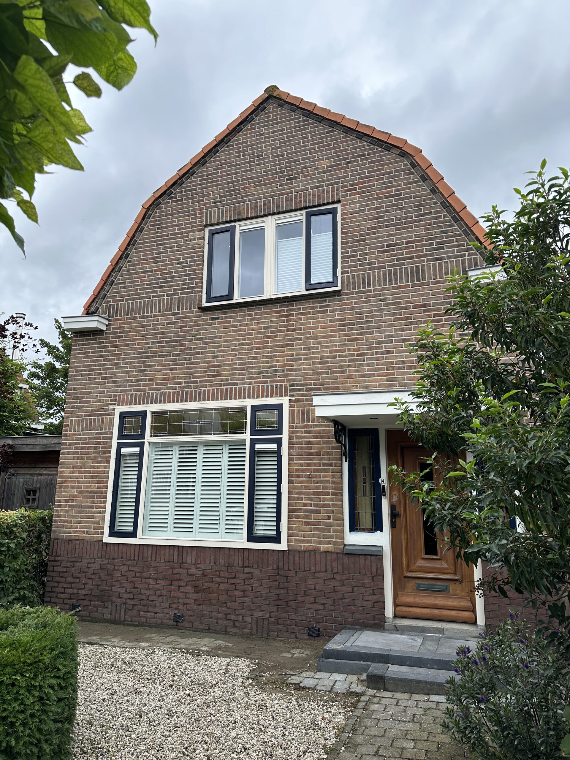 Gevel met een gesneden voeg